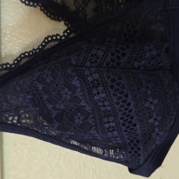 Victoria's Secret | Navy Lace Front Close Bralette Size Large - Picture 5 of 8